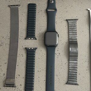Apple Watch 7 41mm Space Black Titanium Cellular and multiple straps